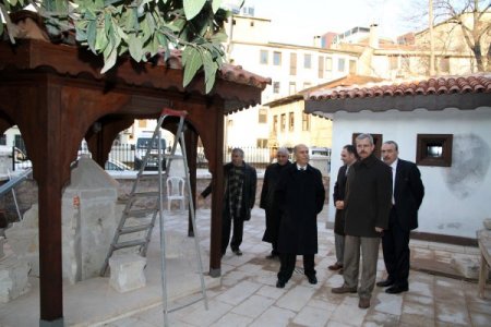 75 yıldır ev olarak kullanılan mescit, ibadete açılmak için gün sayıyor