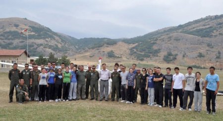 76 Yıldır Vatandaşları Ücretsiz Göklere Çıkartıyor