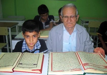 77'sinde Kur'an Öğrendi Şimdi Çocuklara Öğretiyor