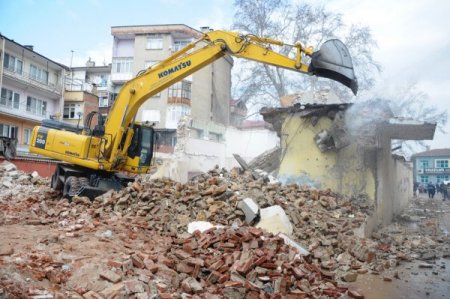 78 yıllık düğün salonu yıkıldı