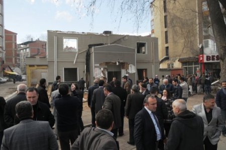 78 yıllık düğün salonu yıkıldı