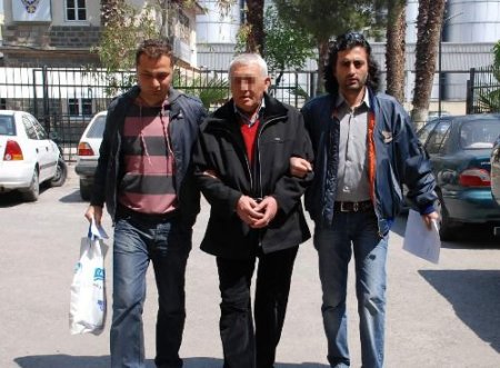 8 Aydır Aranan Kapkaççı Ve Esnafı Dolandıran Bir Zanlı Yakalandı