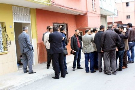 8 aylık hamile eşini öldürdü