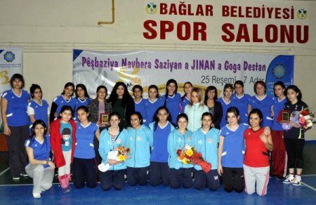 8 Mart Kadın Voleybol Turnuvası başladı