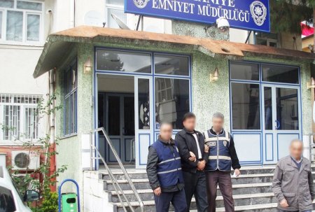 8 yıldır polisten kaçan cinayet zanlısı babasının evindeki sığınakta yakalandı