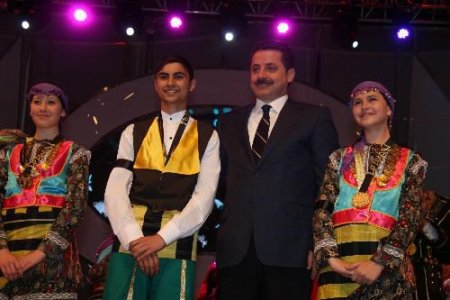 8. Türkçe Olimpiyatları Halk Oyunları Finalini Giresun Yöresi Oyunuyla Moldova Kazandı