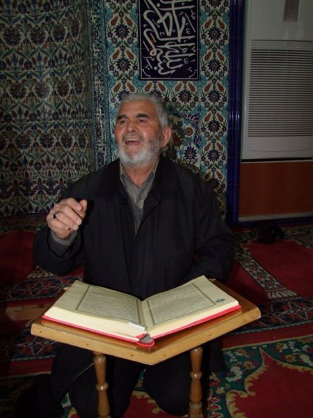 80 Yaşından Kur’an Okumayı Öğrendi Ve Hatmetti