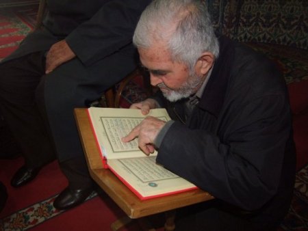 80 Yaşından Kur’an Okumayı Öğrendi Ve Hatmetti