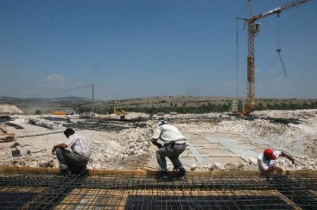 800 Bin Kapasiteli Gördes Barajı İçin İzsu Kesenin Ağzını Açtı