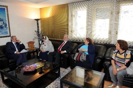 83 yaşındaki Makbule Küçükçalık, Van'a okul yaptıracak