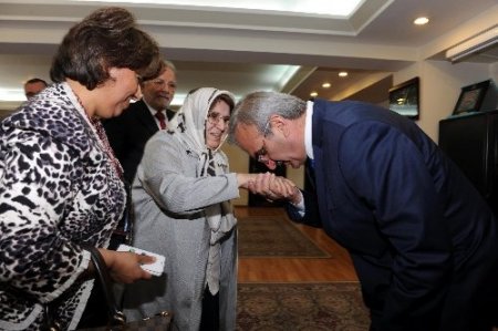83 yaşındaki Makbule Küçükçalık, Van'a okul yaptıracak