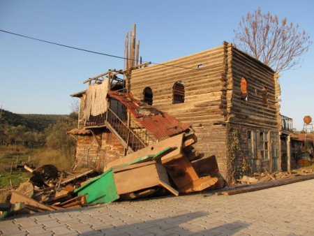 85 yıllık ahşap cami sökülerek tekrar İskilip'e götürülüyor