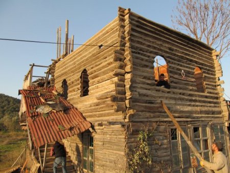 85 yıllık ahşap cami sökülerek tekrar İskilip'e götürülüyor