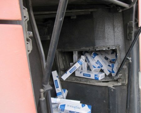 9 Bin Paket Kaçak Sigara Bulunan Otobüsün Sürücüsü Gözaltına Alındı