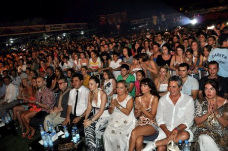 9. Kemer Altın Nar Kültür Ve Sanat Festivali Coşkulu Başladı