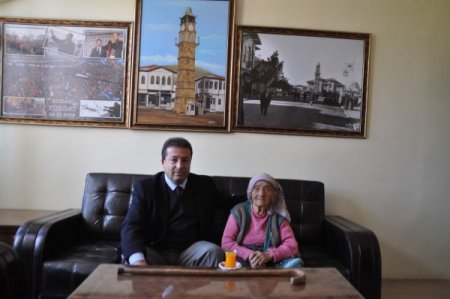 92 yaşında, herkese örnek olacak bir hayat yaşıyor