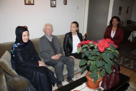 94 yaşındaki öğretmen gerçekten 'mürekkep yalamış'