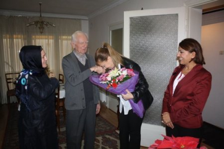 94 yaşındaki öğretmen gerçekten 'mürekkep yalamış'