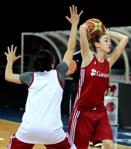 A Milli Kadın Basketbol Takımı hazırlıklarını sürdürüyor