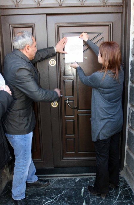 Aa Çalışanları Grev Kararını Kapıya Astı