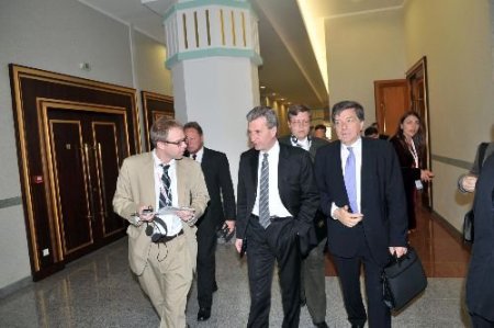 Ab Enerji Komiseri Oettinger: Türkmenistan'ın Enerji Projeleri Büyük Önem Taşıyor