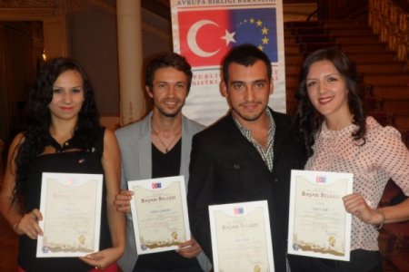 AB yolundaki genç iletişimciler ödüllerini aldı