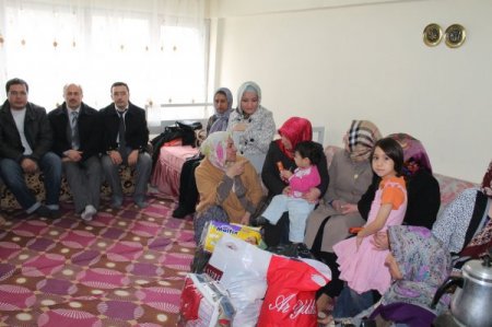 Aba Koleji sınıf annelerinden Afganlı muhacirlere yardım