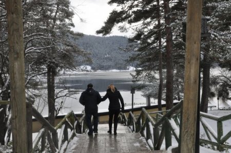 Abant Gölü buz tuttu