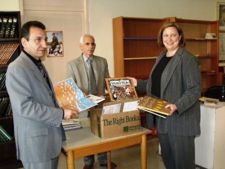 Abd Adana Konsolosu Darnell Halk Kütüphanesine Kitap Bağışladı