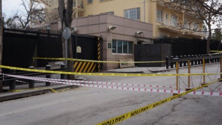 ABD Büyükelçiliği'nde Akarsu için patlama saatinde saygı duruşu