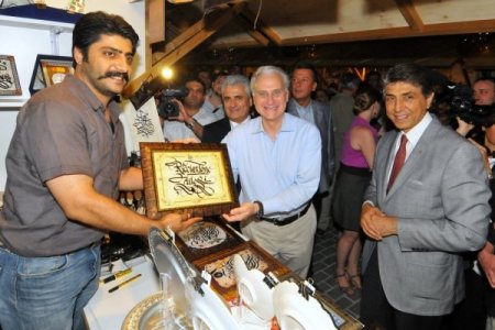 Abd Büyükelçisi Ricciardone, Eminönü'nde Kurulan Çadırda İftar Yemeği Yedi