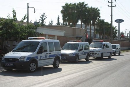 ABD Konsolosluğu duvarını siyaha boyayan bir kişi gözaltına alındı