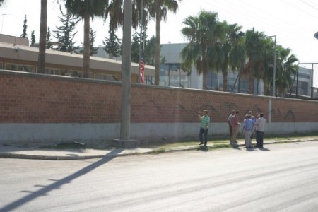 ABD Konsolosluğu duvarını siyaha boyayan bir kişi gözaltına alındı