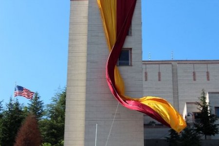 ABD Konsolosluğu'ndan bayrak jesti