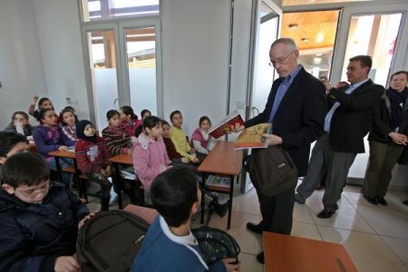 ABD Uluslararası Kalkınma Ajansı’ndan Suriyeli çocuklara kırtasiye yardımı