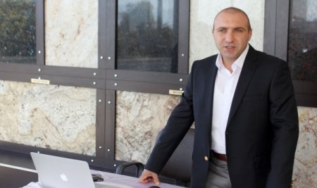 Abd’de Küçük Bir Atölyede Başladı, Şimdi Granitin Patronu Oldu