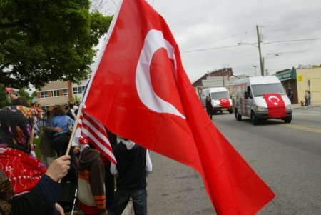 Abd’de Renkli Türk Günü Yürüşü