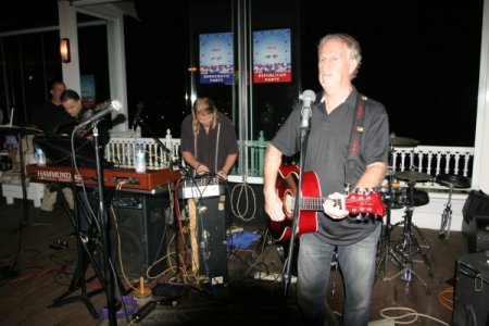 ABD'deki seçim heyecanı Adana'da yaşandı