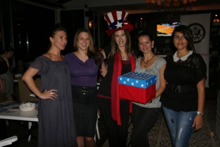 ABD'deki seçim heyecanı Adana'da yaşandı