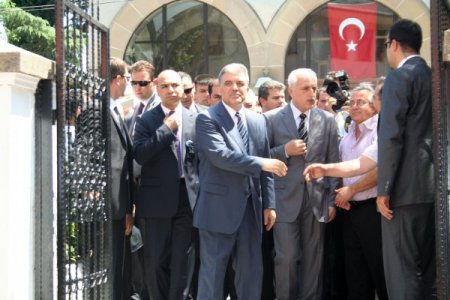Abdullah Gül, Bebek Camii Çıkışında Terör Olaylarını Değerlendirdi