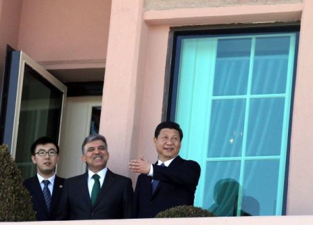 Abdullah Gul Cin'in Devlet Baskan Yardimcisi Si Cinping'i Kosk Girisinde Karsiladi