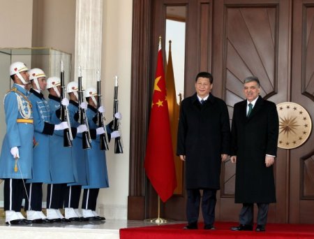 Abdullah Gul Cin'in Devlet Baskan Yardimcisi Si Cinping'i Kosk Girisinde Karsiladi