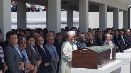 Abdurrahim Karakoç, Son Yolculuğuna Tekbirlerle Uğurlandı