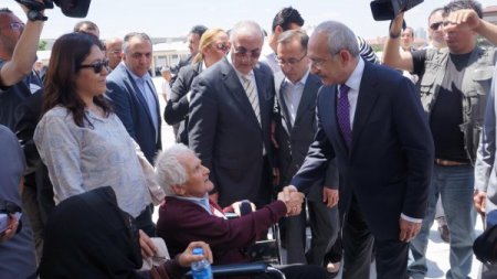 Abdurrahim Karakoç, Son Yolculuğuna Tekbirlerle Uğurlandı