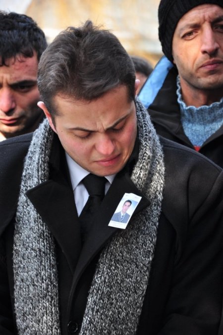 Ablasının evinde ölü bulunan doktorun cenazesi toprağa verildi