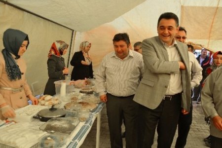 AÇELYA'nın öğrenciler yararına düzenlediği kermes, dualarla açıldı