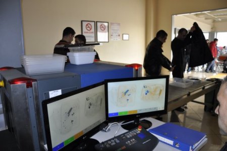 Acemilik eğitimi tamamlayan askerler, yeni birliklerine uçakla gönderildi