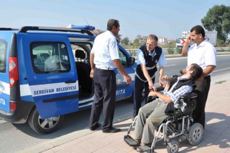 Açık bırakılan çukura düşen bedensel engelli yaralandı