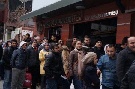 Açık öğretimde 'kimlik' kuyruğu