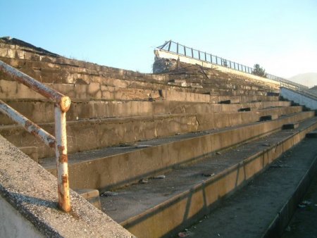 Açık Tribün Yıkılıyor